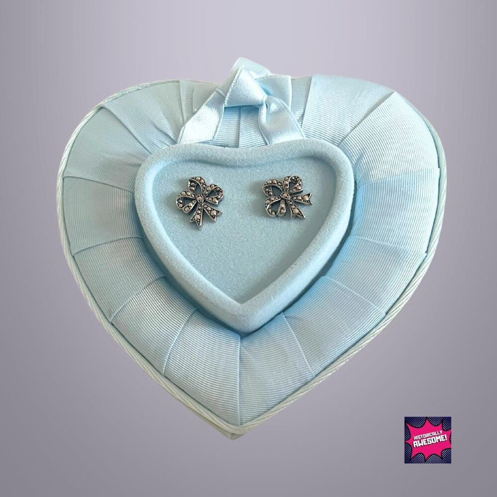 1987 Avon Romantic Bow Gift Set Pastel Blue Heart Frame and Earrings NIB